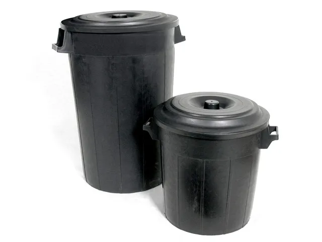 stefanplast-bidone-nero-in-polietilene-con-coperchio-da-100-lt image 1
