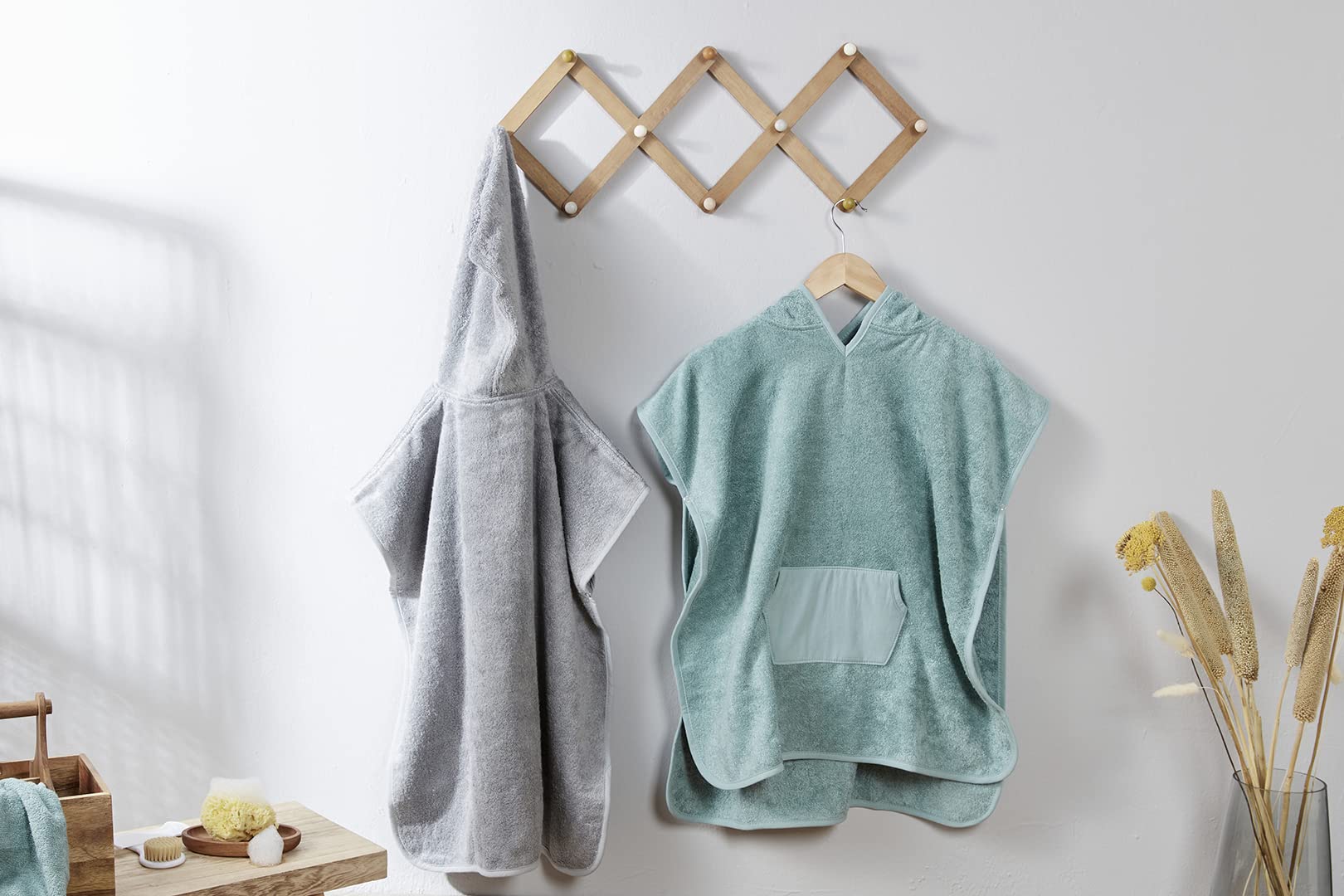 rotho-babydesign-poncho-per-il-bagnetto-grigio-pietra image 4